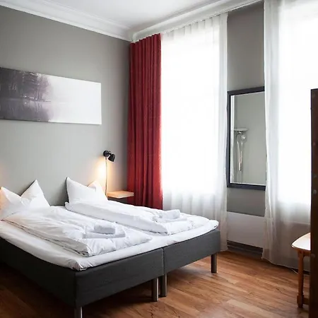 Henriks Hotel 3*
